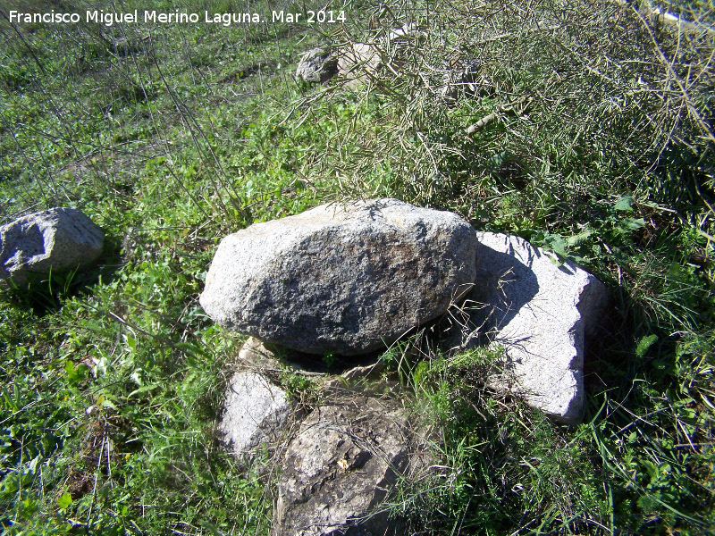 Ad Morum - Ad Morum. Granito, roca no presente en la zona naturalmente