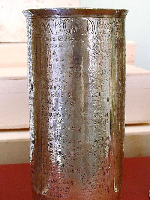 Ad Morum - Ad Morum. Vaso Apolinar con el nombre AD Morum