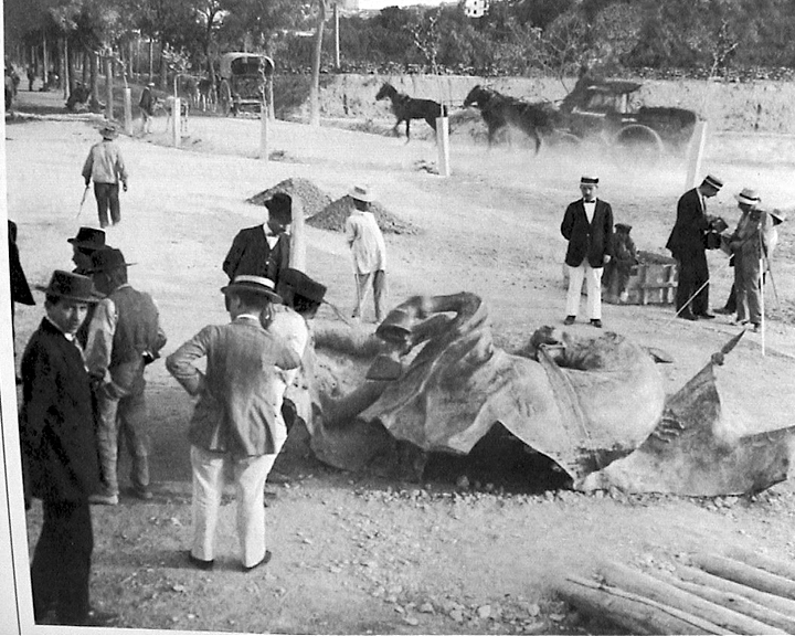 Monumento a las Batallas - Monumento a las Batallas. Foto antigua. Construyndose