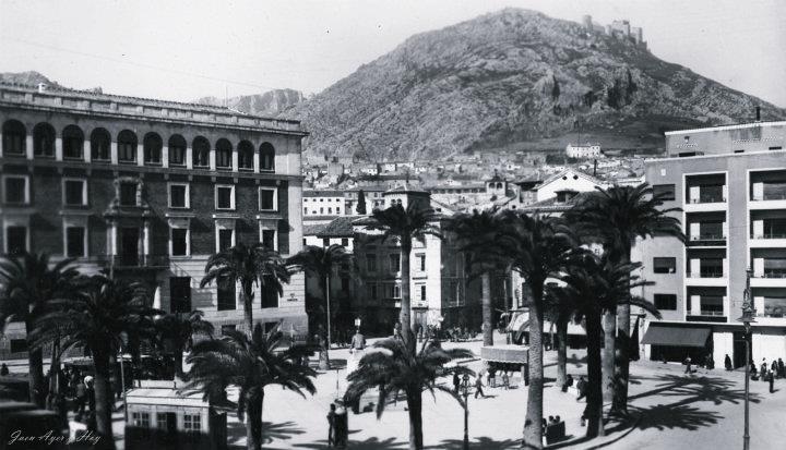 Plaza de la Constitucin - Plaza de la Constitucin. Foto antigua