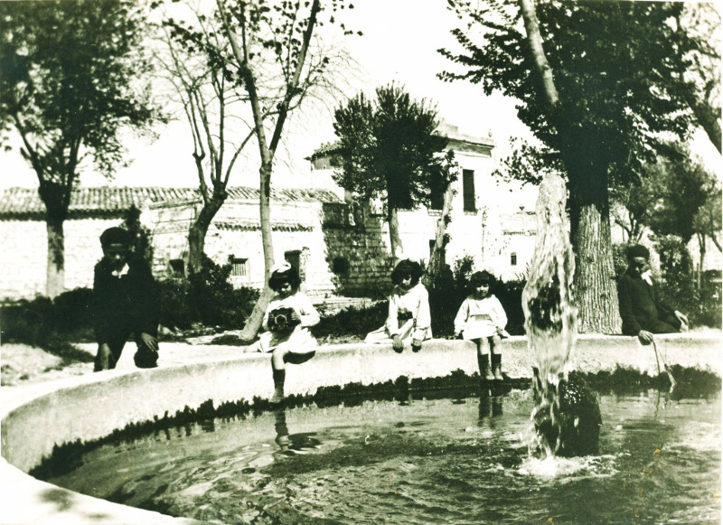 Fuente de la Alameda - Fuente de la Alameda. Foto antigua. Archivo IEG