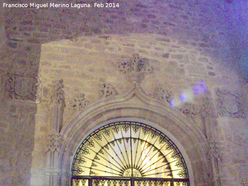 Colegiata de Santa Mara de los Reales Alczares. Capilla de Jess Nazareno - Colegiata de Santa Mara de los Reales Alczares. Capilla de Jess Nazareno. Escudos y crestera gtica isabelina