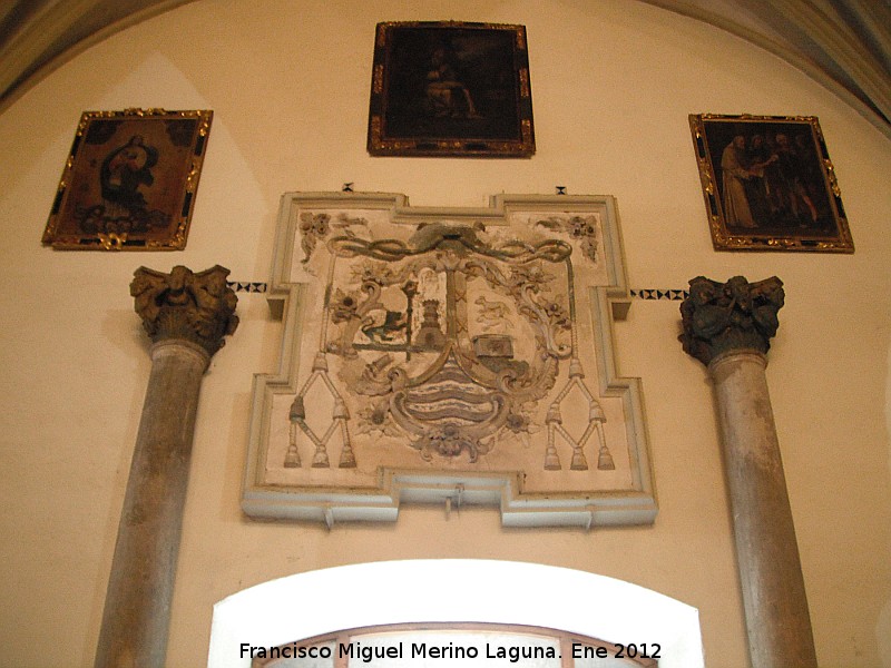 Iglesia de San Andrs - Iglesia de San Andrs. Escudo del Obispo Fray Benito Marn , ubicado sobre la puerta de acceso al Patio de las Abluciones en el interior de la Iglesia de la Magdalena, era del Coro de la Iglesia de San Andrs