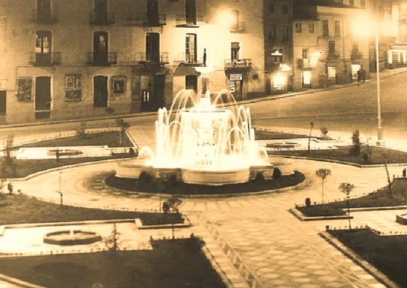 Fuente de la Glorieta de Blas Infante - Fuente de la Glorieta de Blas Infante. Foto antigua