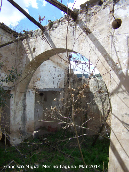 Capilla de San Antonio - Capilla de San Antonio. Arco lateral del patio