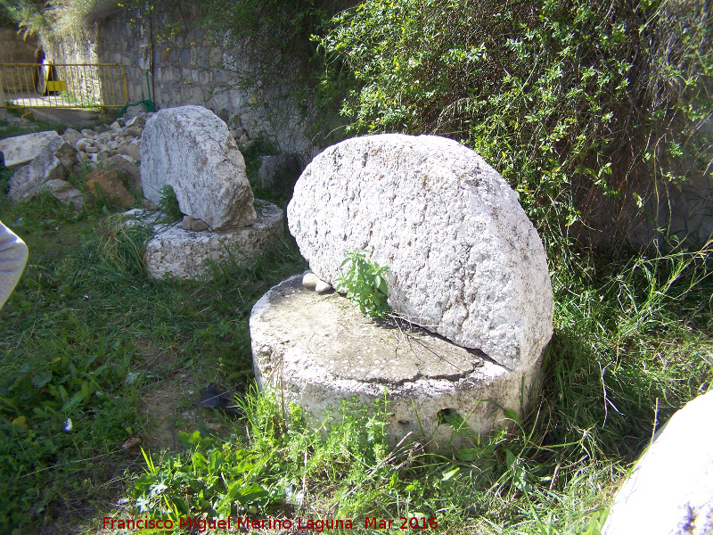 Molino Alto de Lope Prez - Molino Alto de Lope Prez. Piedras de molino