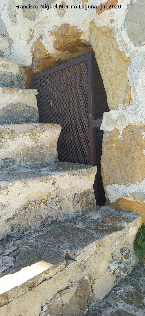 Curiosidades - Curiosidades. Castillo de Olvera. Puerta cegada por escaleras actuales