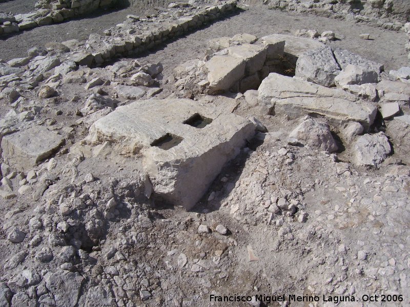 Villa romana del Cortijo de los Robles - Villa romana del Cortijo de los Robles. Piedra de apoyo de la viga de una prensa