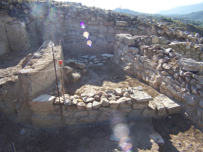 Oppidum Puente Tablas. Santuario - Oppidum Puente Tablas. Santuario. Cella de la tercera terraza