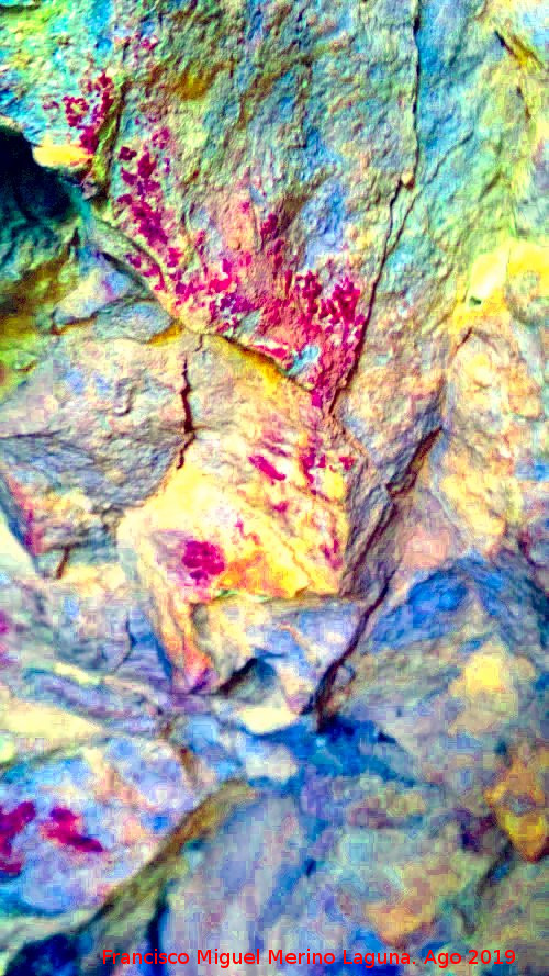 Pinturas rupestres de la Cueva de Ro Fro - Pinturas rupestres de la Cueva de Ro Fro. Tratada con Dstretch