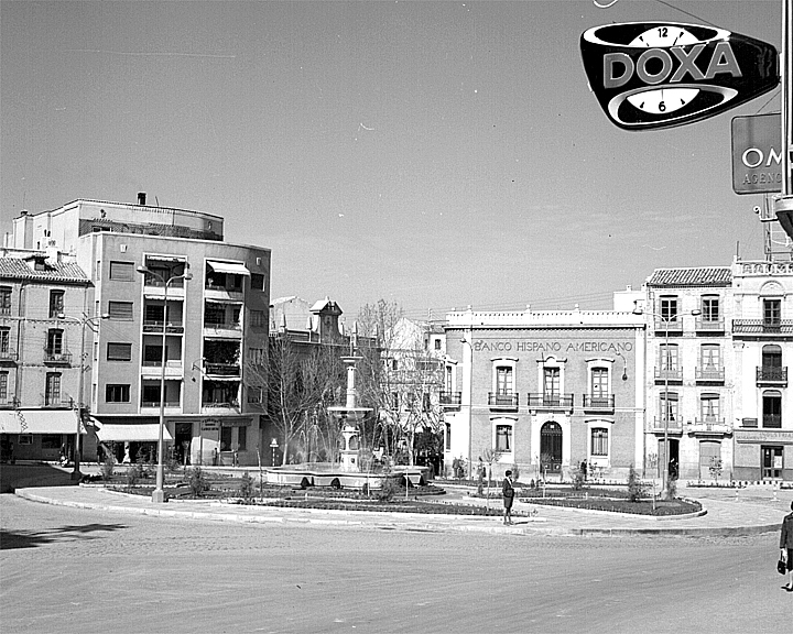 Casa de la Plaza de la Constitucin n 5 - Casa de la Plaza de la Constitucin n 5. Foto antigua. A la derecha del Banco Hispano Americano