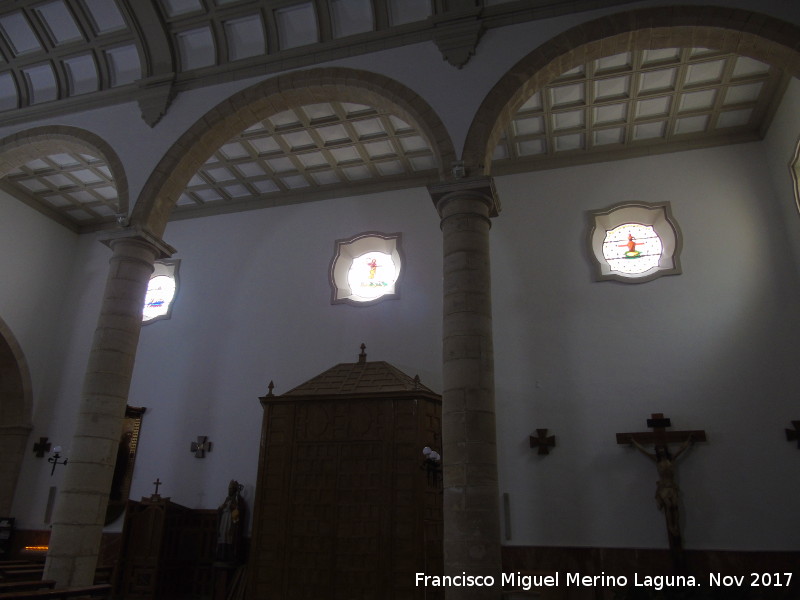 Iglesia de Santiago Mayor - Iglesia de Santiago Mayor. Vidrieras