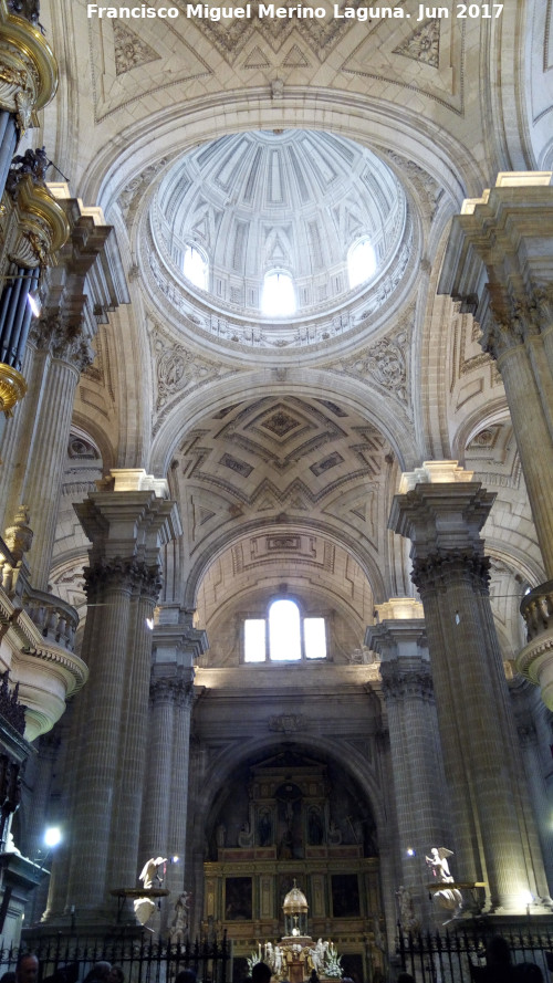 Catedral de Jan. Nave Central - Catedral de Jan. Nave Central. 