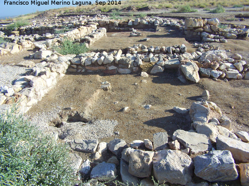 Oppidum Puente Tablas. Palacio - Oppidum Puente Tablas. Palacio. Cocina y al fondo el lagar