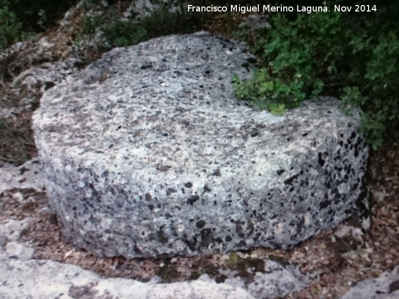 Cantera de Piedras de Molino de la Camua - Cantera de Piedras de Molino de la Camua. Piedra de molino a medio tallar