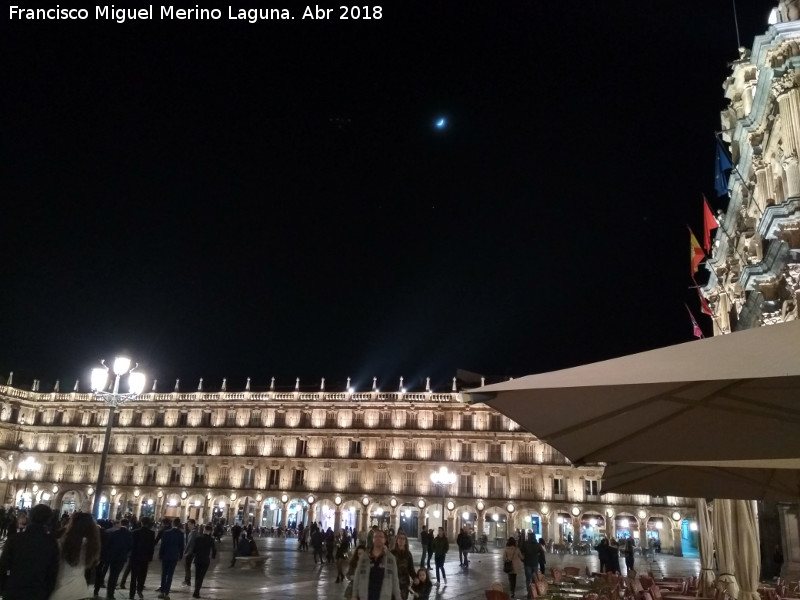 Plaza Mayor - Plaza Mayor. Con la Luna