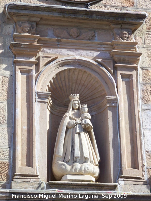 Santuario de Linarejos - Santuario de Linarejos. Hornacina de la fachada principal