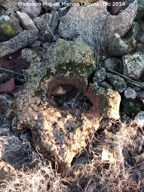 Aldea de Los Prez - Aldea de Los Prez. Piedra con agujero