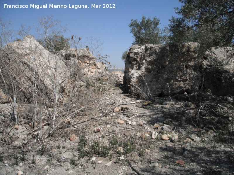 Cerro Maquiz - Cerro Maquiz. Grandes bloques de Opus Caementitium