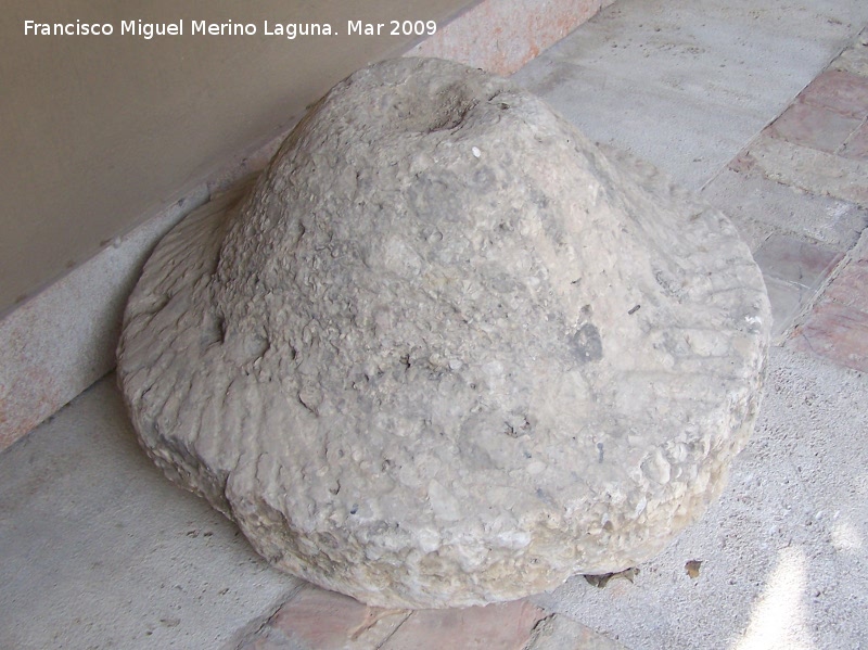 Cerro Maquiz - Cerro Maquiz. Piedra de molino en el Palacio