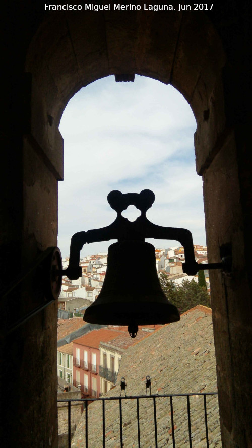 Iglesia de San Juan Bautista - Iglesia de San Juan Bautista. Campana de Santa Luca