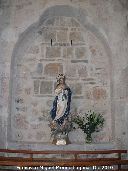 Iglesia de San Juan Bautista - Iglesia de San Juan Bautista. Hornacina encontrada en el lado derecho de la iglesia