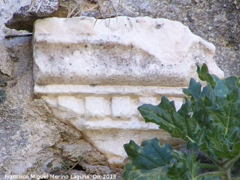 Iglesia de San Benito - Iglesia de San Benito. Friso romano integrado en el muro