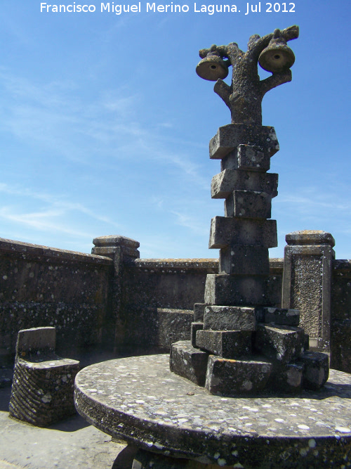 Casa de Piedra - Casa de Piedra. Farola y sillas de una torre