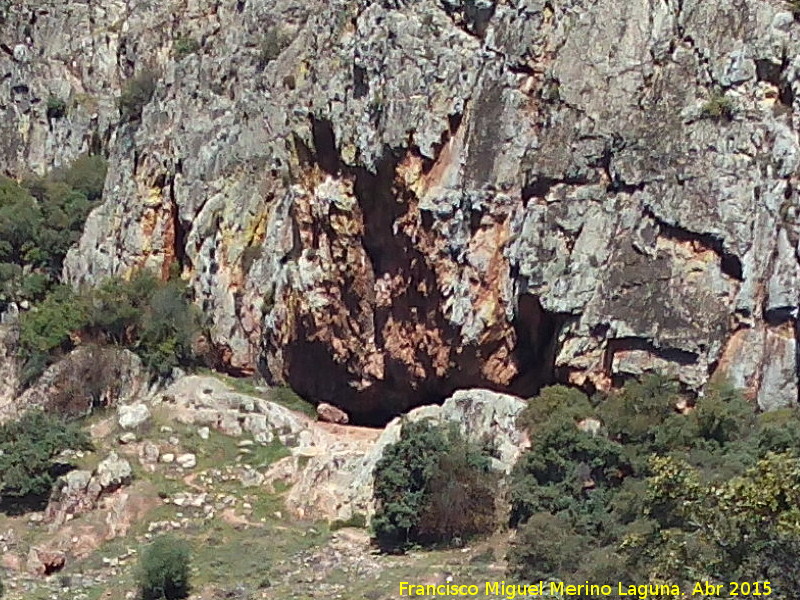 Santuario ibrico del Collado de los Jardines - Santuario ibrico del Collado de los Jardines. Cueva de los Muecos