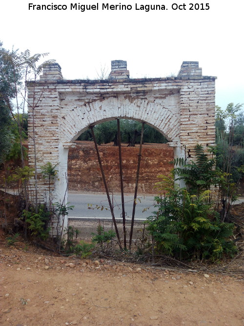 Arco del Cortijo El Pino - Arco del Cortijo El Pino. Parte trasera