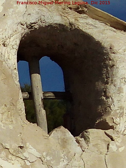 Castillo de la Macarena - Castillo de la Macarena. Ventana alta de palos