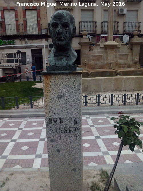 Monumento a Ortega y Gasset - Monumento a Ortega y Gasset. 