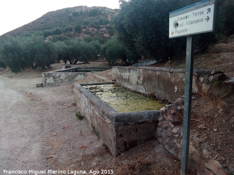 Pilar del Varn - Pilar del Varn. Pilar junto al albercn en el cruce