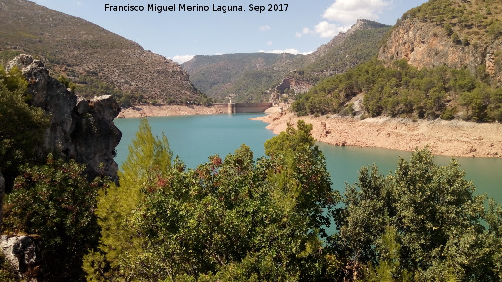 Mirador del Control Viejo - Mirador del Control Viejo. Vistas hacia la presa del Pantano del Tranco