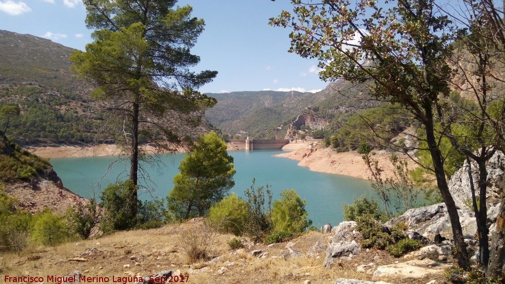 Mirador del Control Viejo - Mirador del Control Viejo. Vistas hacia la presa del Pantano del Tranco