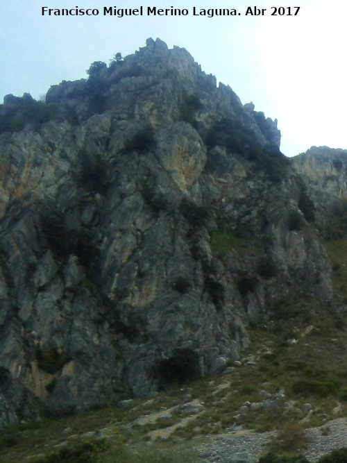 Castillo de Majada Hinojosa - Castillo de Majada Hinojosa. Peasco donde se asienta