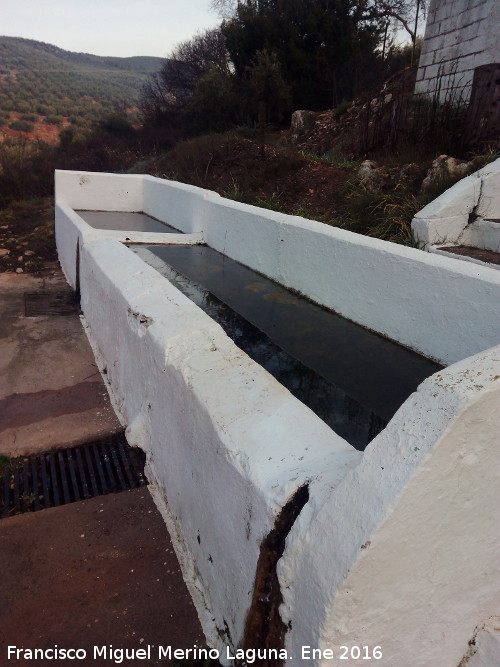 Fuente de las Cuevas de Ambrosio - Fuente de las Cuevas de Ambrosio. Pilar abrevadero