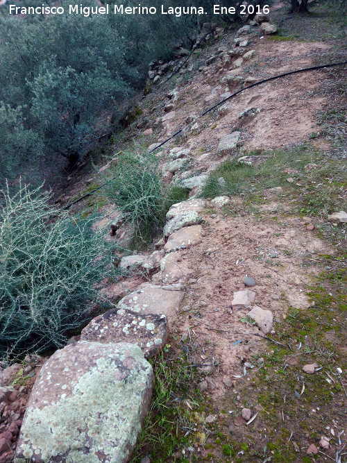 Poblado fortificado del Guadaln - Poblado fortificado del Guadaln. Lnea de muralla