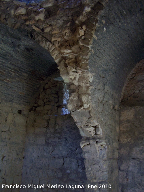 Castillo de Otiar. Torre del Homenaje - Castillo de Otiar. Torre del Homenaje. Pared de separacin de los dos habitculos de la primera planta