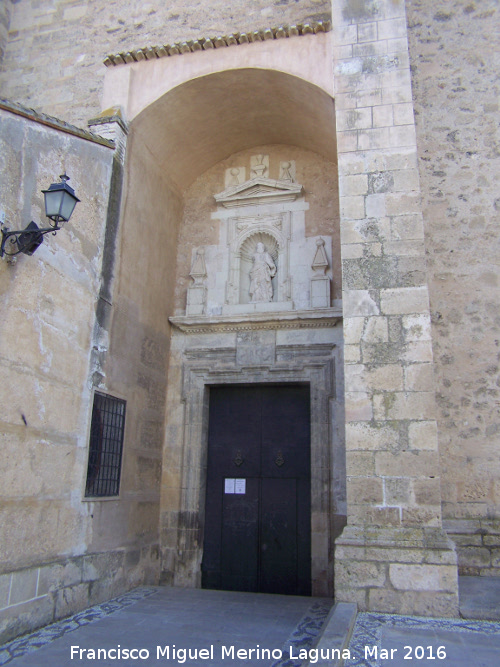 Colegiata de Santa Mara la Mayor - Colegiata de Santa Mara la Mayor. Portada lateral