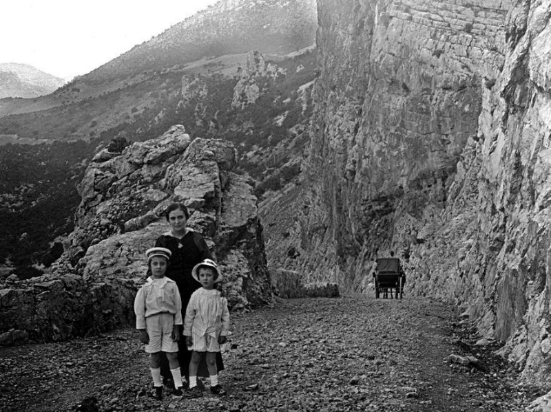 Salto de la Cabra - Salto de la Cabra. Foto tomada hacia 1915 aprox. por el Dr. Eduardo Arroyo en el, por entonces, recin construido camino de la Dehesa de Propios a Santa Cristina a la altura del Salto de la Cabra