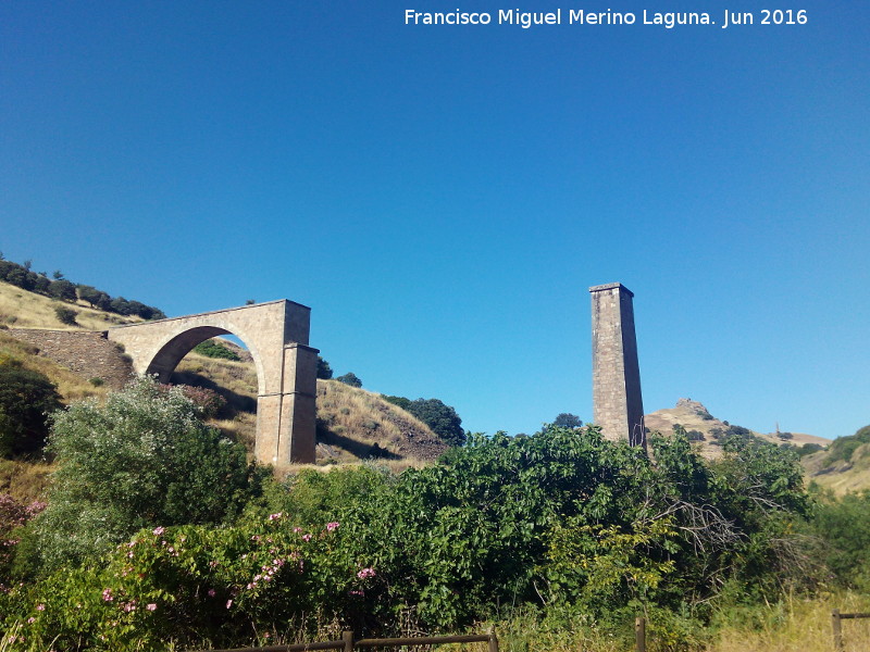 Viaducto de la Aquisgrana - Viaducto de la Aquisgrana. Arco grande y pilar