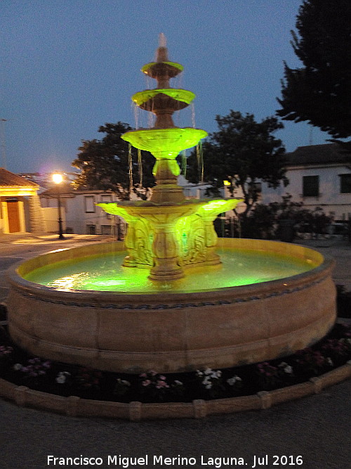 Fuente Nueva de la Plaza de Espaa - Fuente Nueva de la Plaza de Espaa. Iluminada