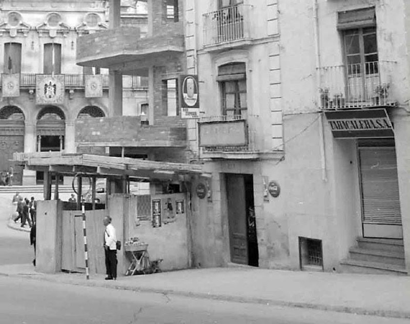 Edificio de la Calle Ramn y Cajal n 1 - Edificio de la Calle Ramn y Cajal n 1. Foto antigua. En construccin