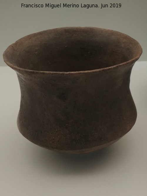 Cuesta del Negro - Cuesta del Negro. Olla 1.900-1.600 a.C. Museo Arqueolgico de Granada