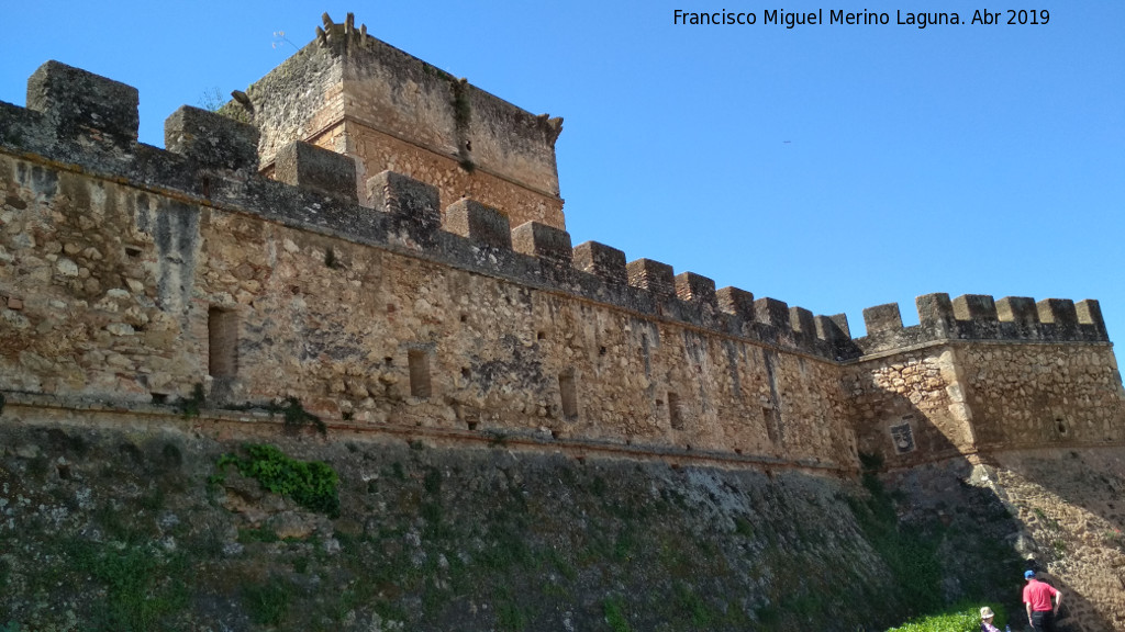 Castillo de los Guzmanes - Castillo de los Guzmanes. Esquina noroeste