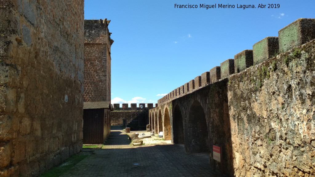 Castillo de los Guzmanes - Castillo de los Guzmanes. Barbacana norte