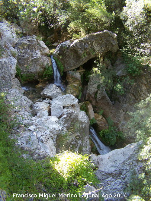 Aguascebas Grande - Aguascebas Grande. Cascada aguas abajo de la Cueva del Peinero