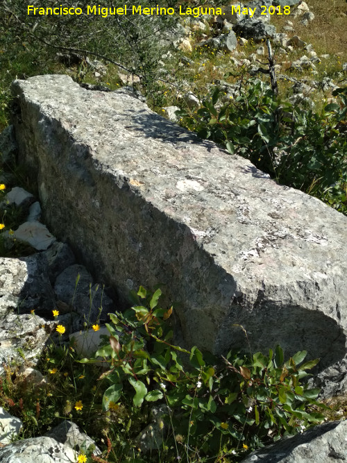 Cantera de los Bastianes - Cantera de los Bastianes. Pilar cuadrangular