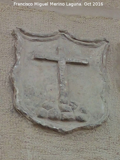 Casa de la Calle Griales n 23 - Casa de la Calle Griales n 23. Escudo con la Cruz del Calvario